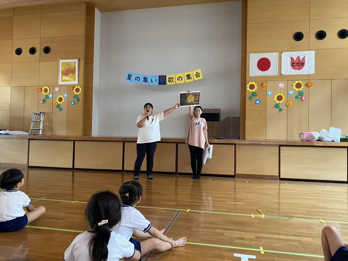 7月11日(金)ホールにて夏の集い・歌の集会を行いました
